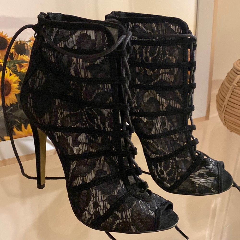 Chinese laundry lace up heel 7.5/38